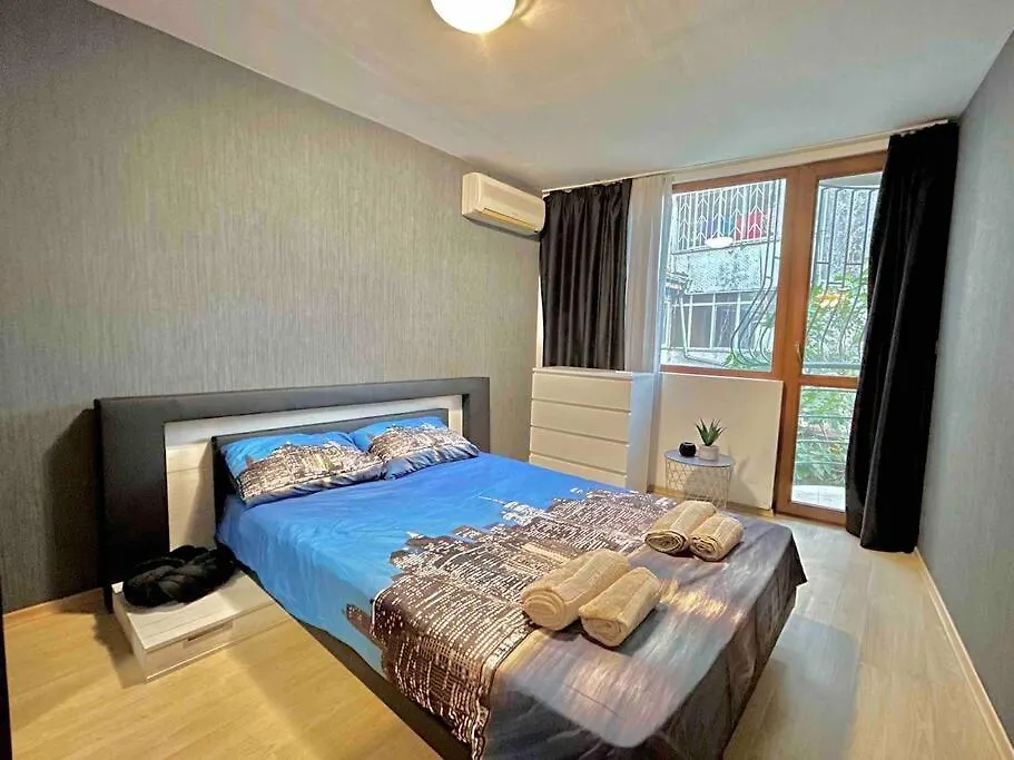 By The Sea Apartment Varna 0*,